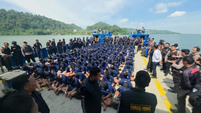 Perang Narkoba di Balik Jeruji, 241 Warga Binaan High Risk Digelandang ke Nusakambangan