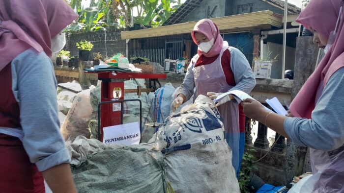 Program Sambel Bajak, Warga di Kartasura Sukoharjo Bisa Bayar PBB Pakai Setoran Sampah