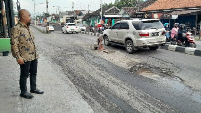 Jelang Arus Mudik, Jalan Rusak di Sukoharjo Dikeluhkan Belum Tersentuh Perbaikan