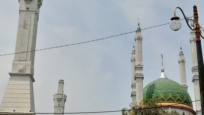 Kubah Menara Masjid Agung Sukoharjo Roboh Diterjang Angin Kencang dan Hujan Deras