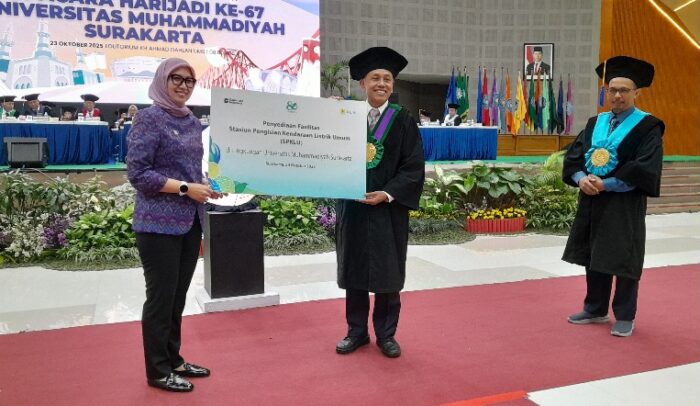PLN Serahkan Bantuan Fasilitas SPKLU dan Mini RTU SCADA untuk UMS