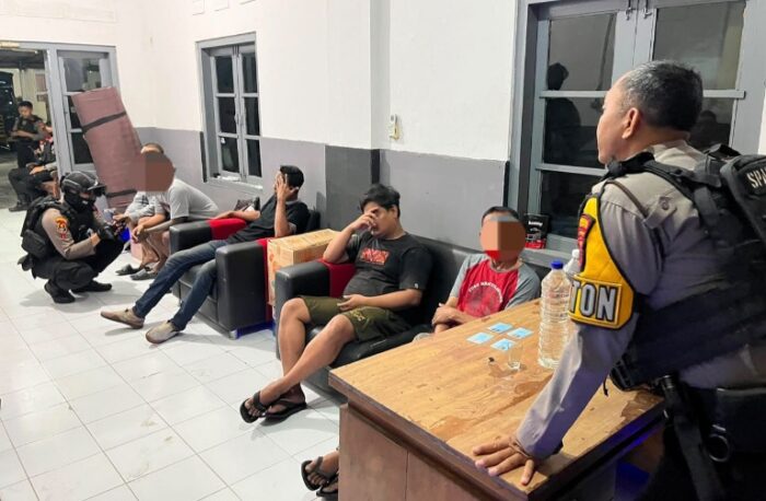 Kepergok Pesta Miras di Pinggir Jalan, 3 Warga Banjarsari Solo Diamankan Polisi