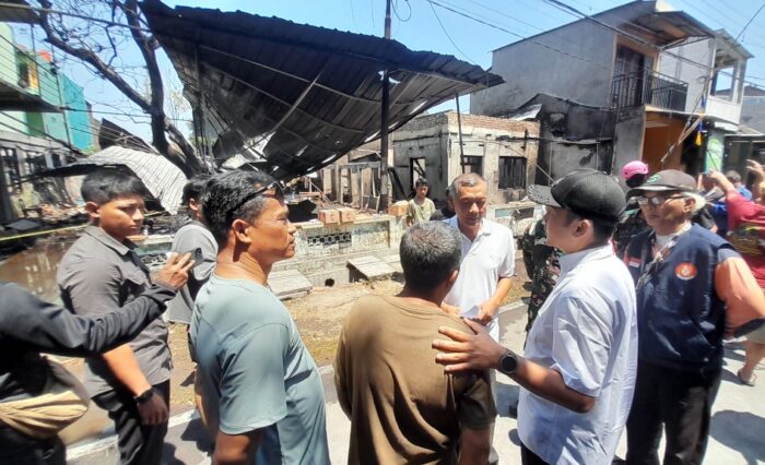 2 Anak Terluka dalam Kebakaran Rumah Produksi Sofa di Pajang, Wali Kota Surakarta Jenguk Korban