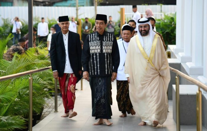 Bersama Warga Solo, Presiden Jokowi dan Ibu Iriana Salat Idul Fitri di Masjid Sheikh Zayed