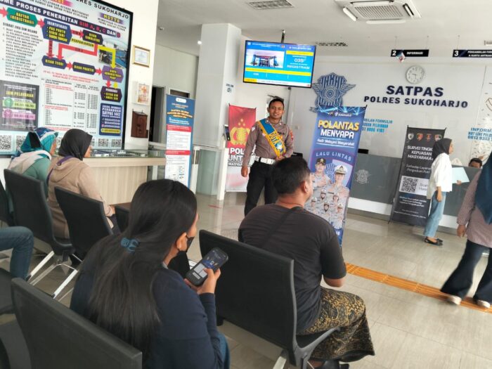 Satlantas Polres Sukoharjo Dekatkan Diri dengan Warga Lewat Program Polantas Menyapa