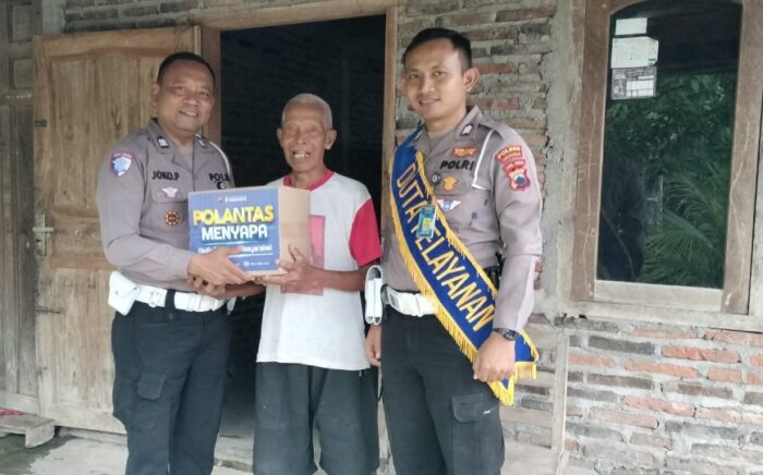 Polantas Menyapa: Satpas Sukoharjo Berbagi Sembako, Wujud Kepedulian terhadap Warga Sekitar