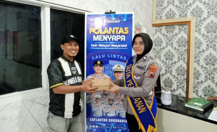 Inovasi Pelayanan! Polres Sukoharjo Sediakan Makan Siang Gratis bagi Wajib Pajak di Samsat