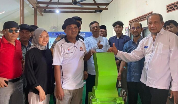 Tim PkM UMS Serahkan Alat Inovasi Pengolah Sampah Plastik di Bendosari