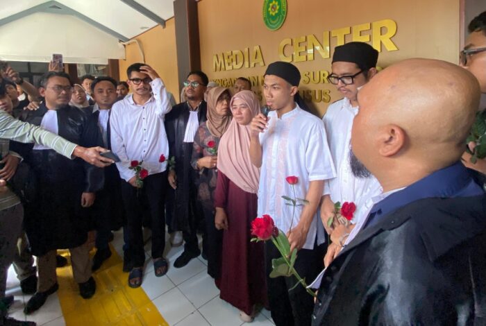 3 Terdakwa Demo Rusuh Solo Divonis Bebas, Tangis Haru Pecah di Ruang Sidang