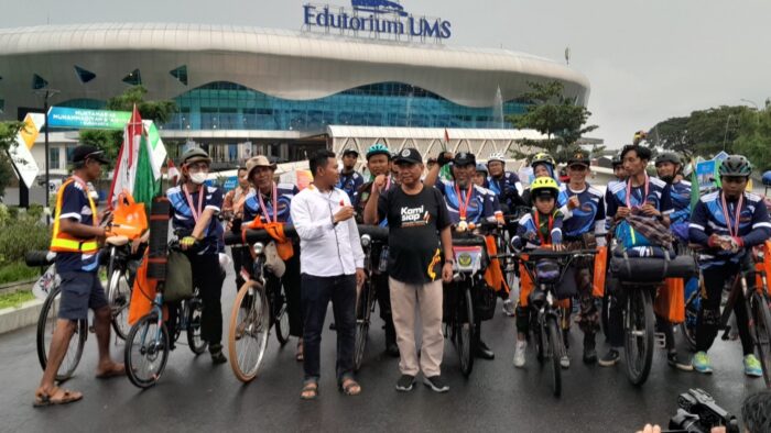 Luar Biasa, Penggembira Muktamar Muhammadiyah Asal Kalimantan Kayuh Sepeda Datang ke Solo