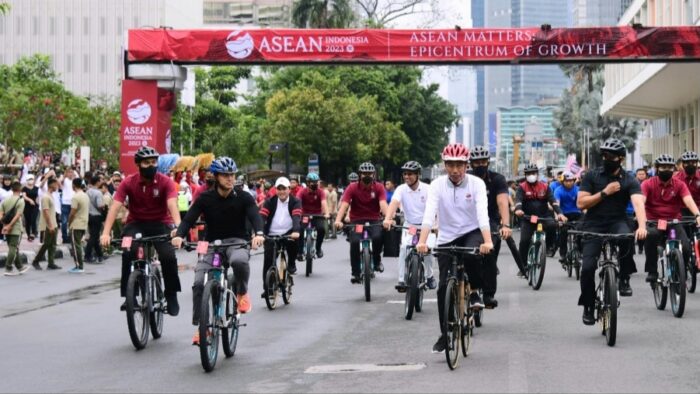 Saat Presiden Jokowi Gowes Bareng, Usai Kick Off Keketuaan ASEAN Indonesia 2023