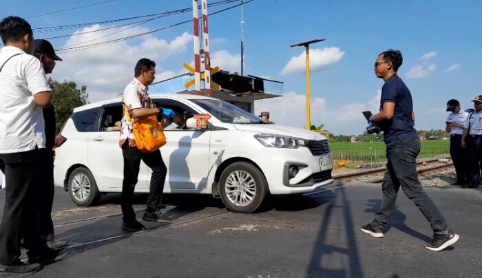 Polres Sukoharjo Gelar Rekonstruksi Kecelakaan Maut Mobil Pemudik Tertemper KA Batara Kresna