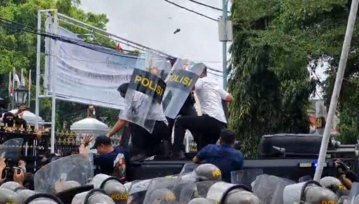 Polisi Pukul Demonstran di Pati, Brigadir TGP Ditahan di Patsus