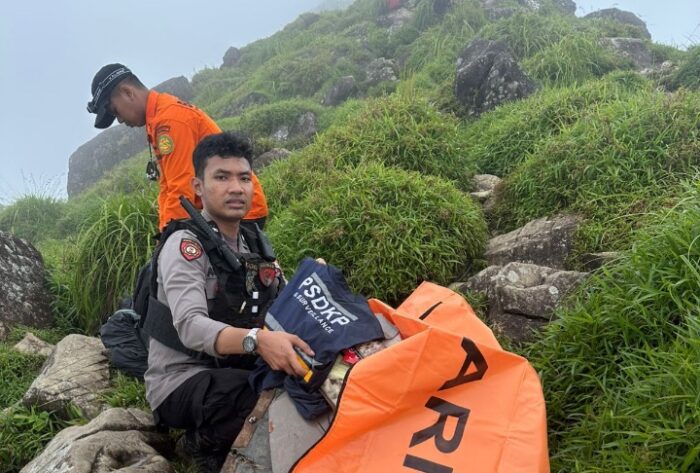 Tim SAR Temukan Jenazah Korban Pesawat ATR 42-500 di Jurang Bulusaraung