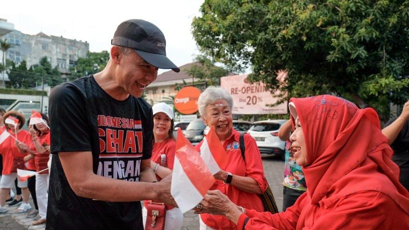 Jalan Sehat Bareng Warga di Semarang, Ganjar Sekaligus Pamit Pensiun