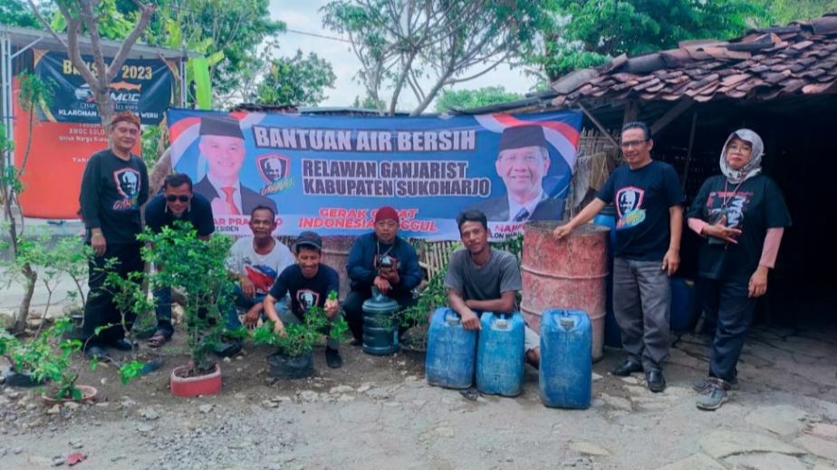 Warga Masih Terdampak Kemarau, Relawan Ganjarist Sukoharjo Kembali Kirim Bantuan Air Bersih