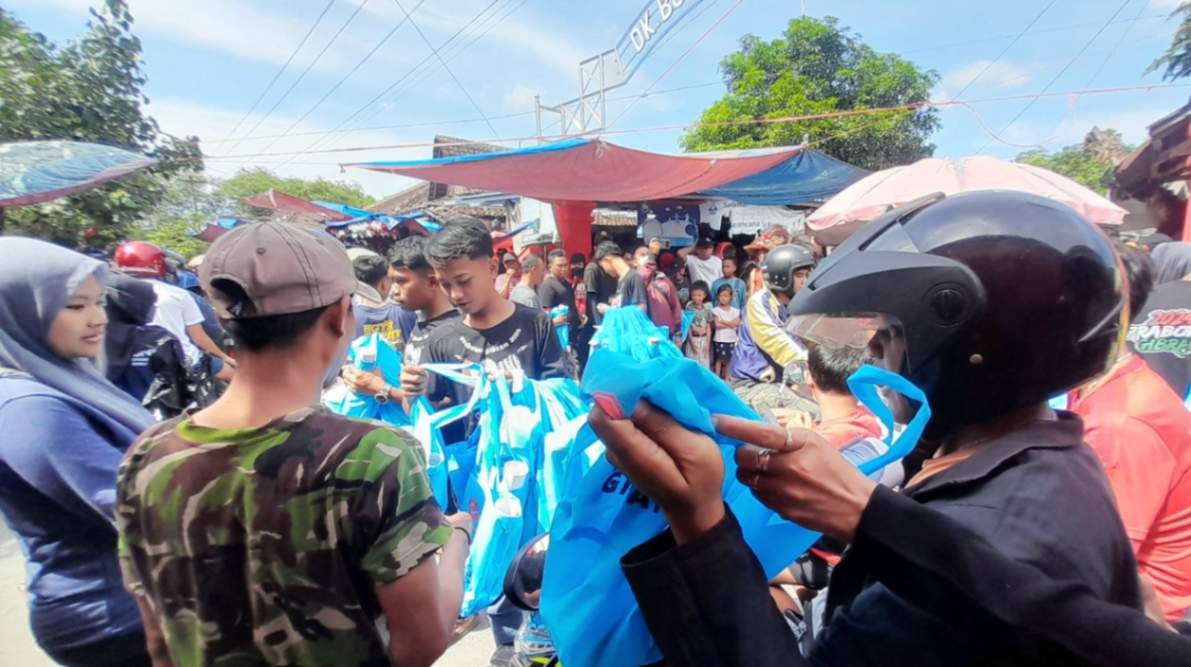 Kampanye Damai Dukung Prabowo-Gibran, Rejo Semut Ireng Blusukan di Pasar Gawok